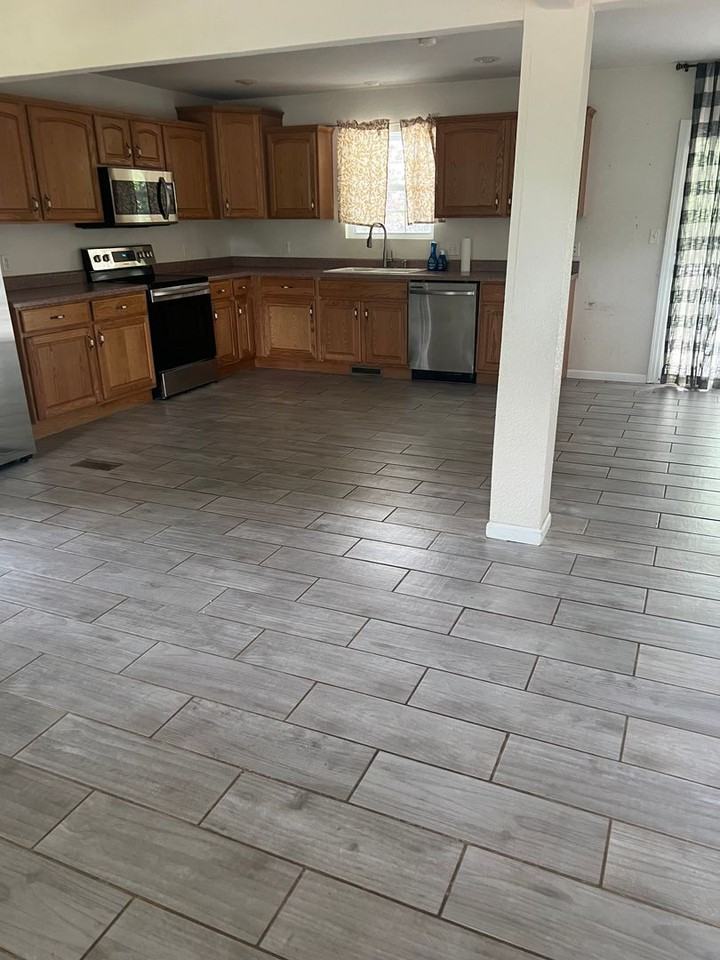 20266 Hyatt Ln - Photo 2 of 30