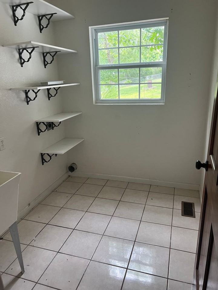 20266 Hyatt Ln - Photo 5 of 30