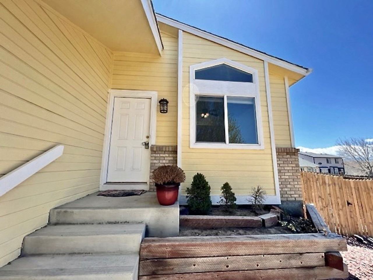 4275 Addax Ct - Photo 2 of 41