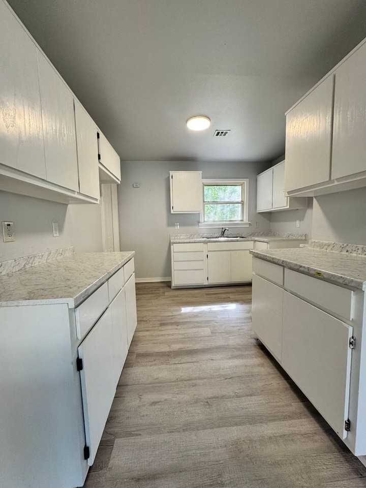 4313 N Frankfort Pl - Photo 3 of 7