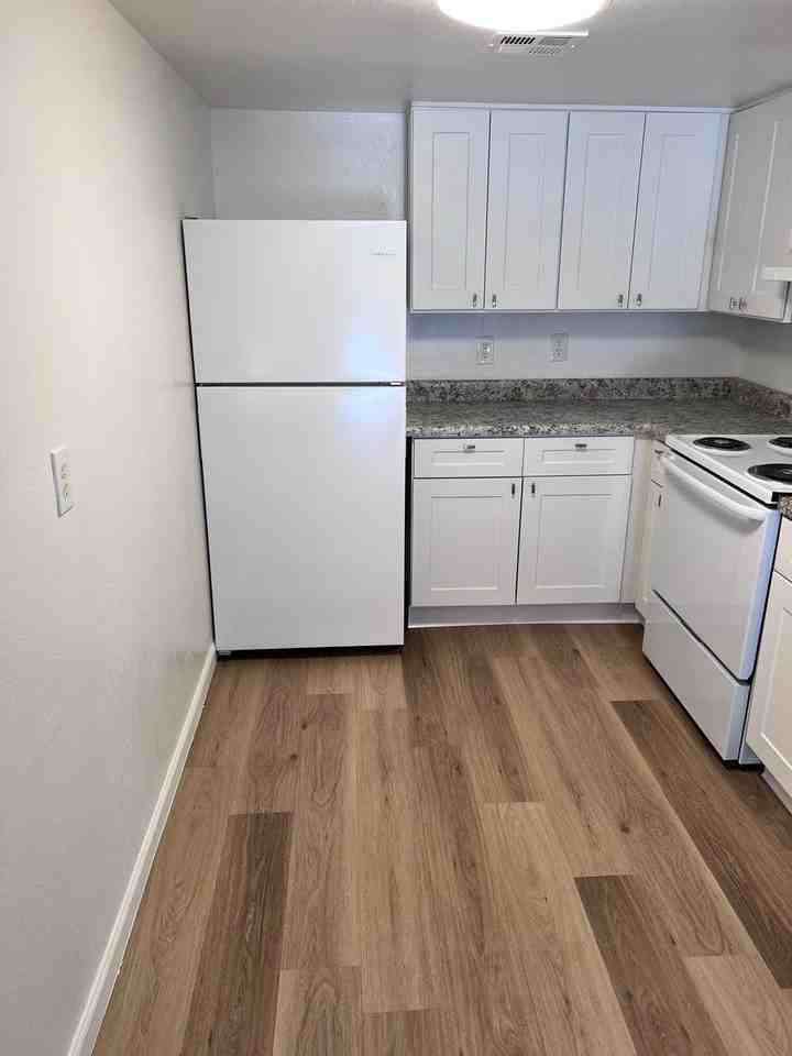 3230 E Roosevelt St - Photo 4 of 12