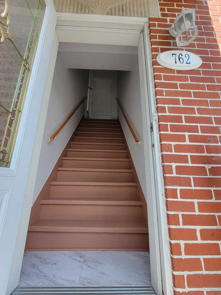 762 Rue Centrale - Photo 2 of 16