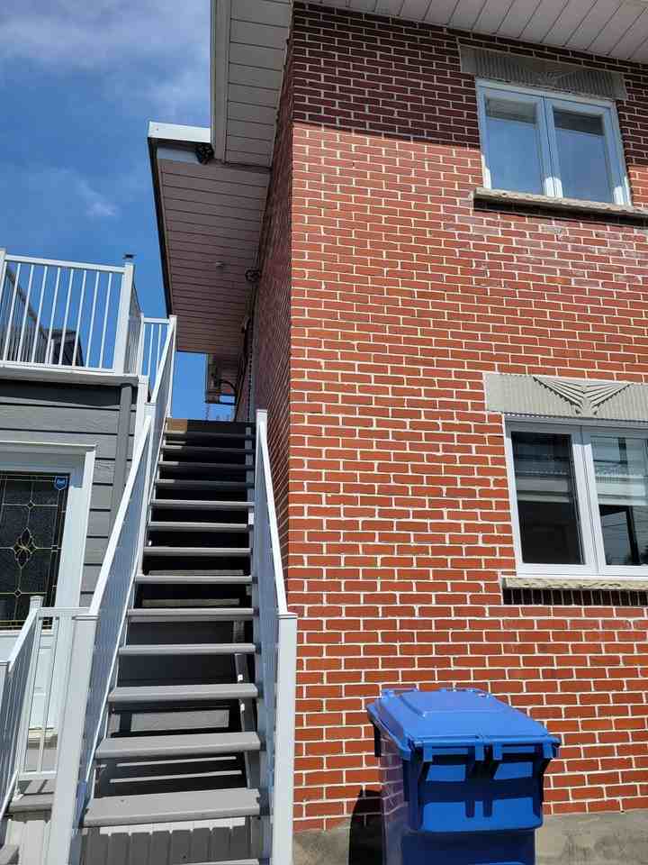 762 Rue Centrale - Photo 3 of 16