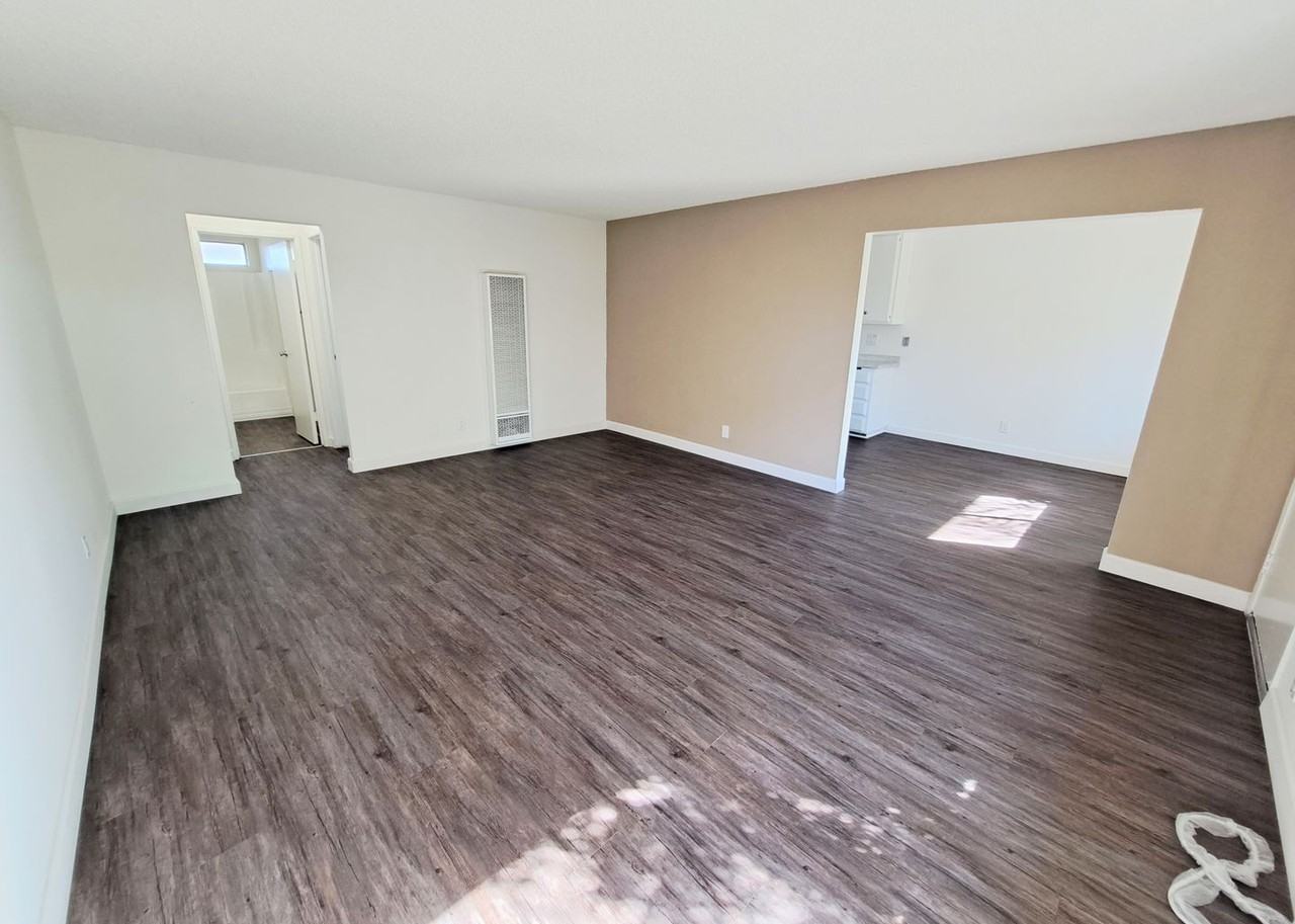 Brittany Apartments - Photo 3 of 18