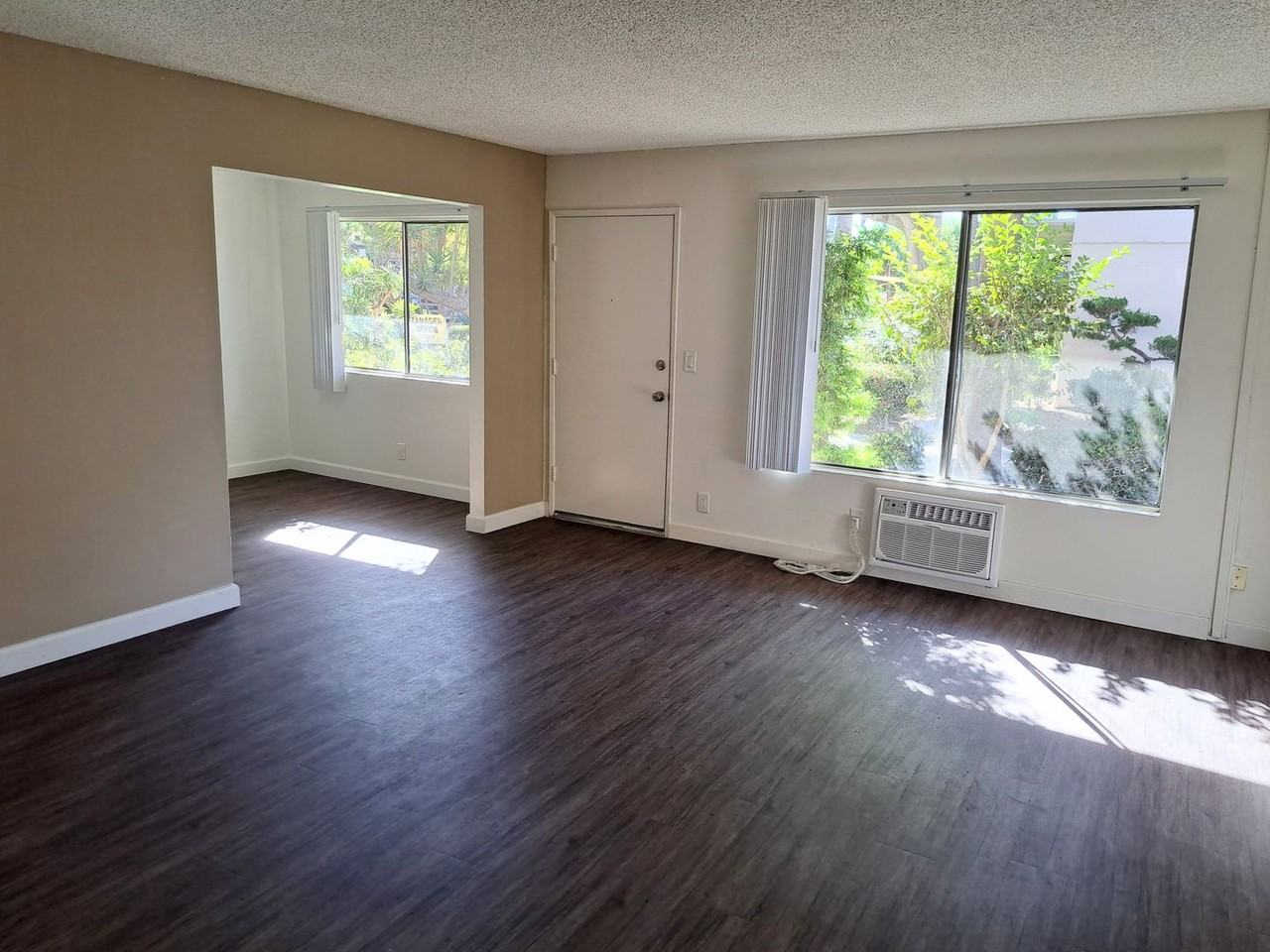 Brittany Apartments - Photo 4 of 18