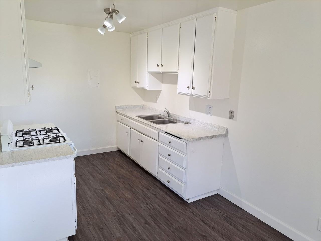 Brittany Apartments - Photo 5 of 18