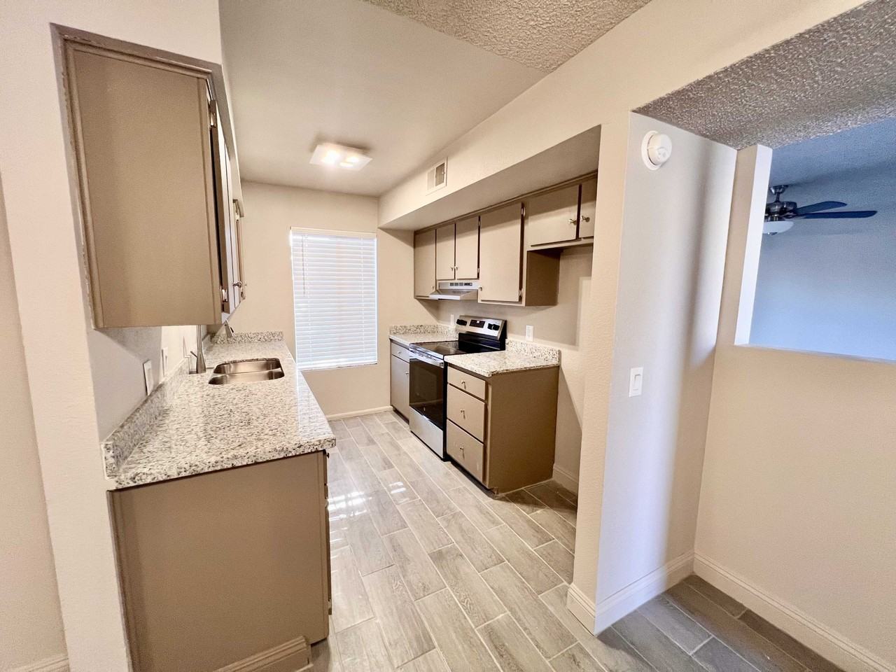 2448 S 18th Ave - Photo 3 of 17