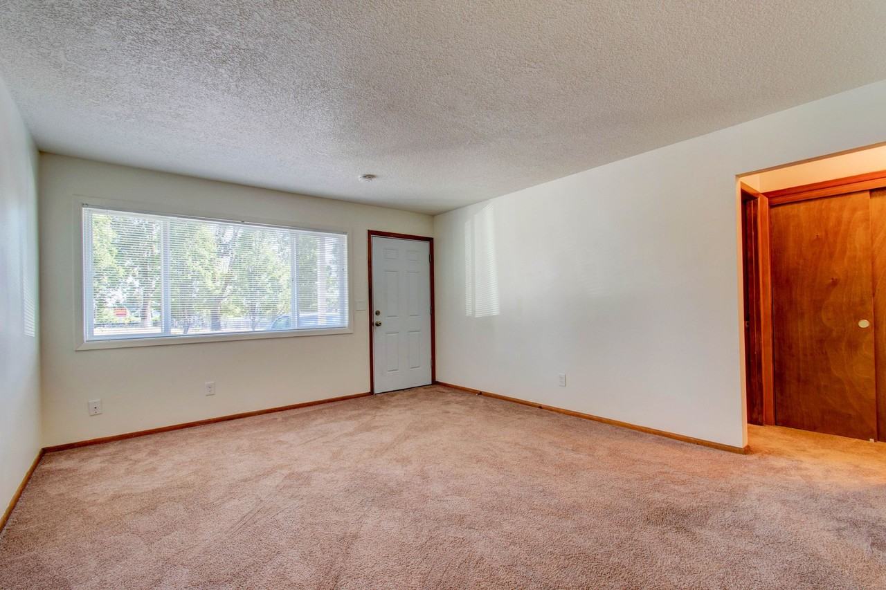 Silver Creek Apartments - Photo 4 of 15