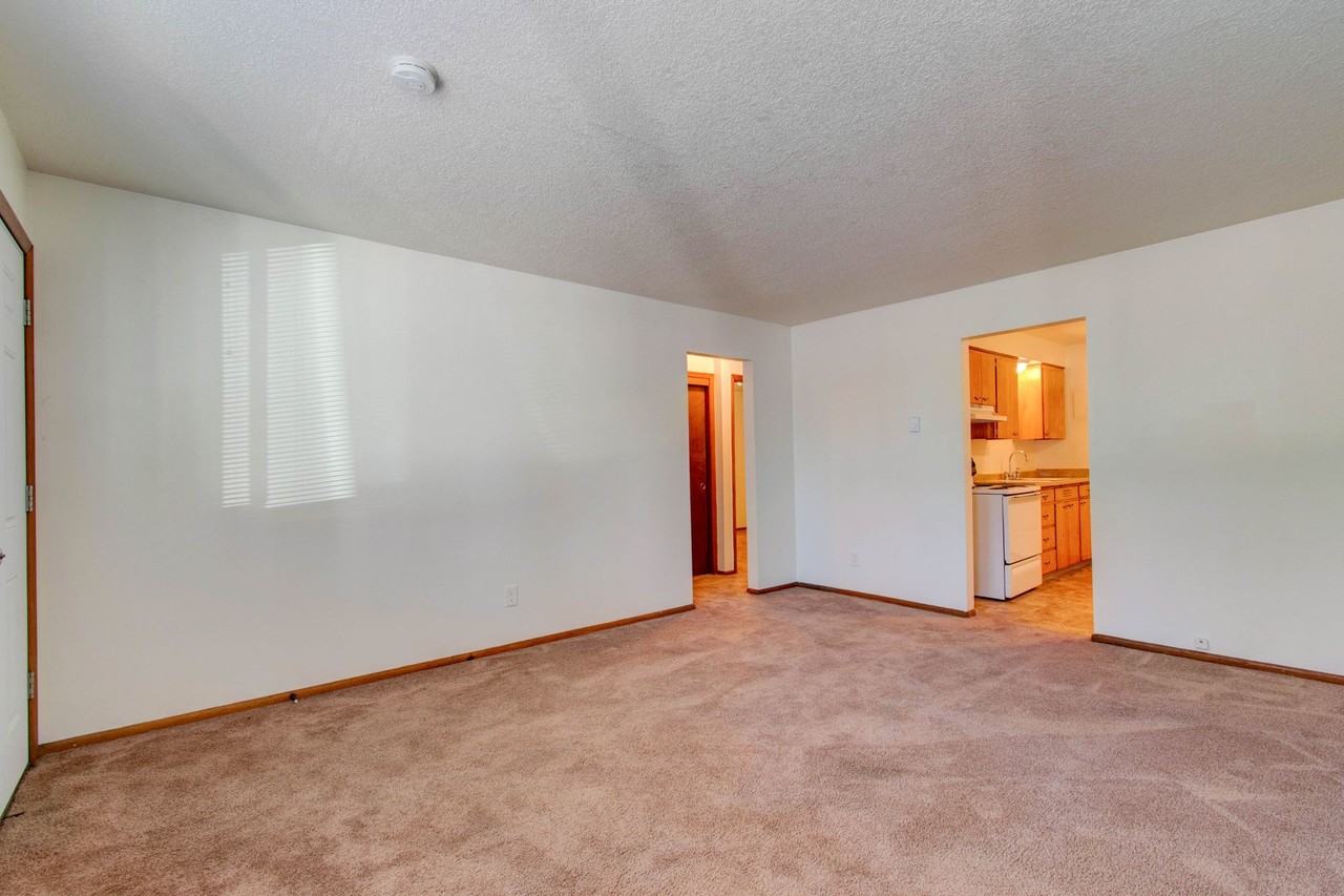 Silver Creek Apartments - Photo 5 of 15