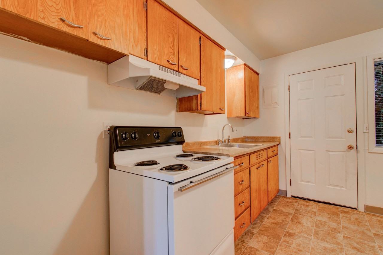 Silver Creek Apartments - Photo 6 of 15