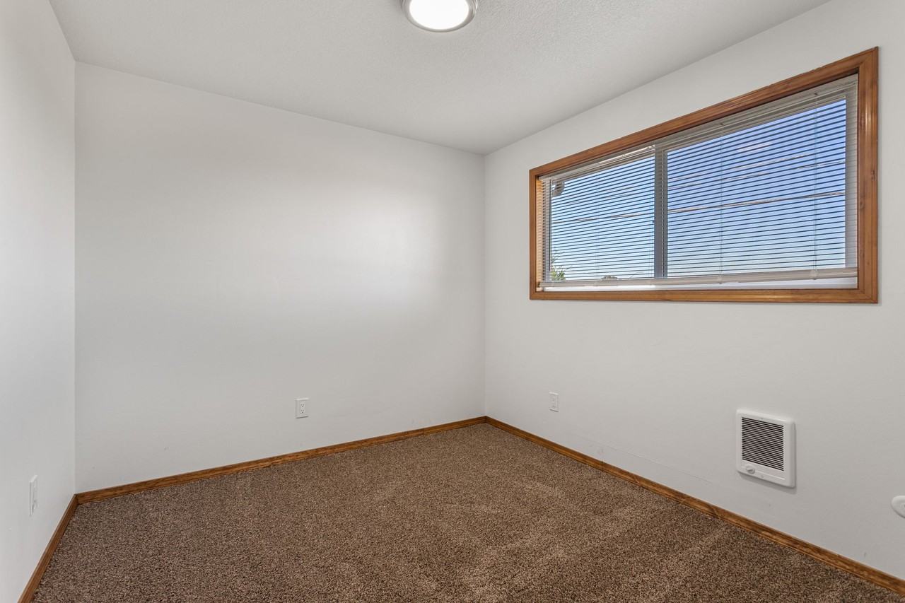 Columbia Vista Apartments - Photo 3 of 19