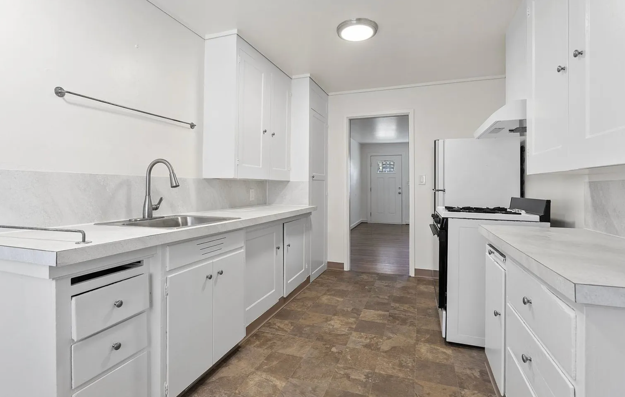 Columbia Court Apartments - Photo 2 of 50