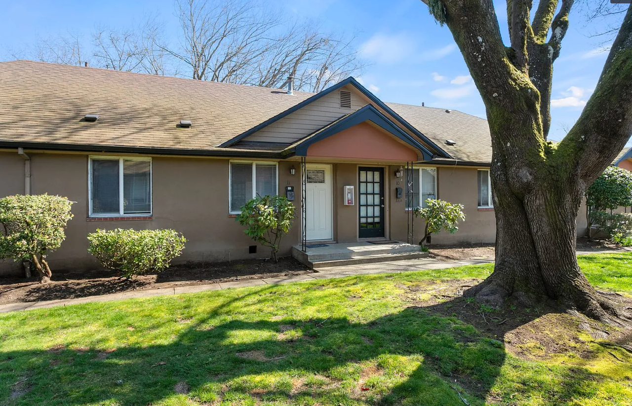 Columbia Court Apartments - Photo 3 of 50