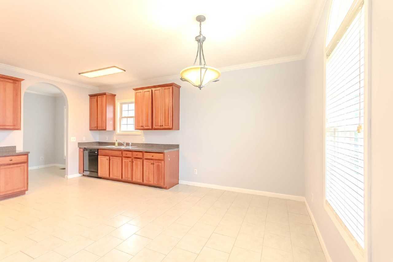 1920 Ed Temple Blvd - Photo 4 of 17