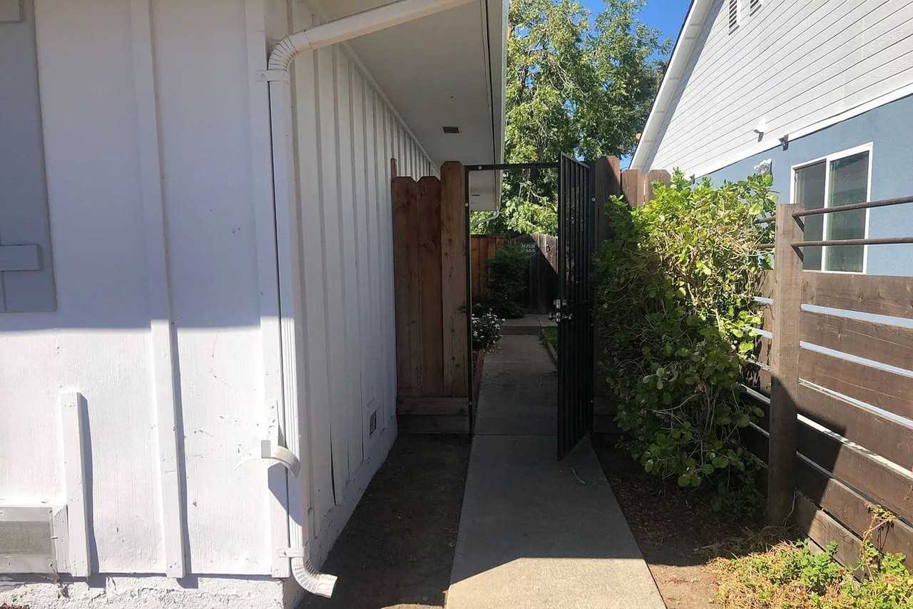 2921 David Ave - Photo 3 of 20