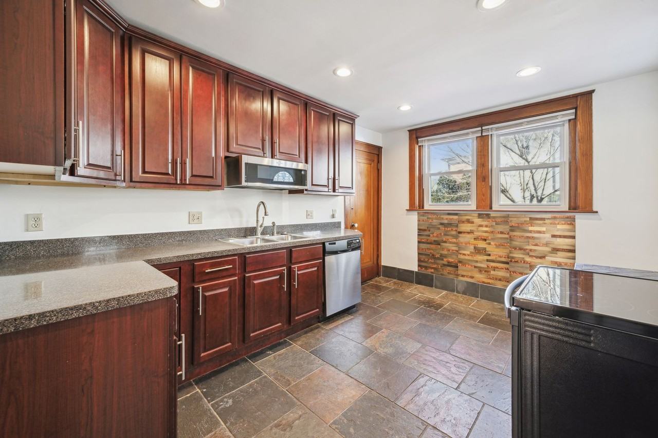 228 Dorchester Ave - Photo 2 of 31