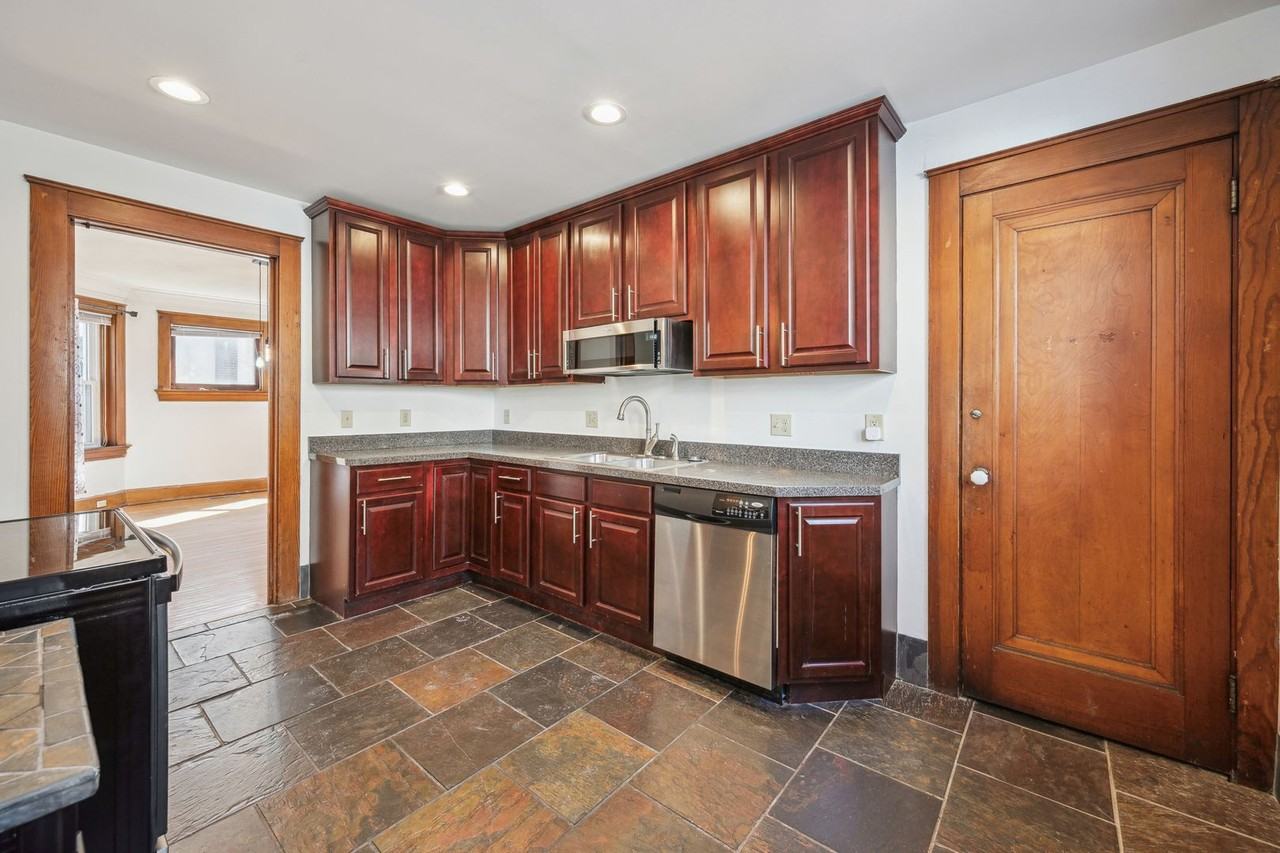 228 Dorchester Ave - Photo 3 of 31