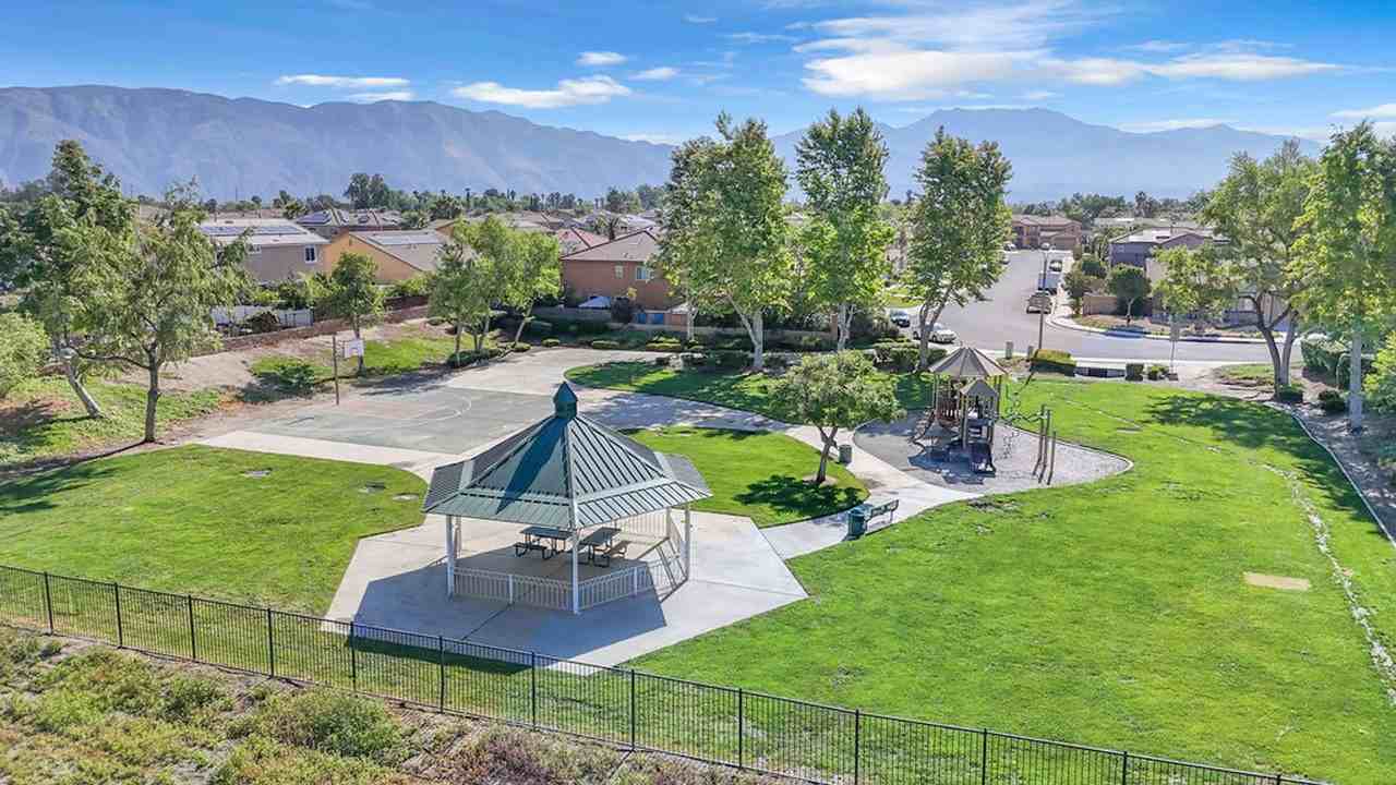 469 Partridge Ln - Photo 4 of 50