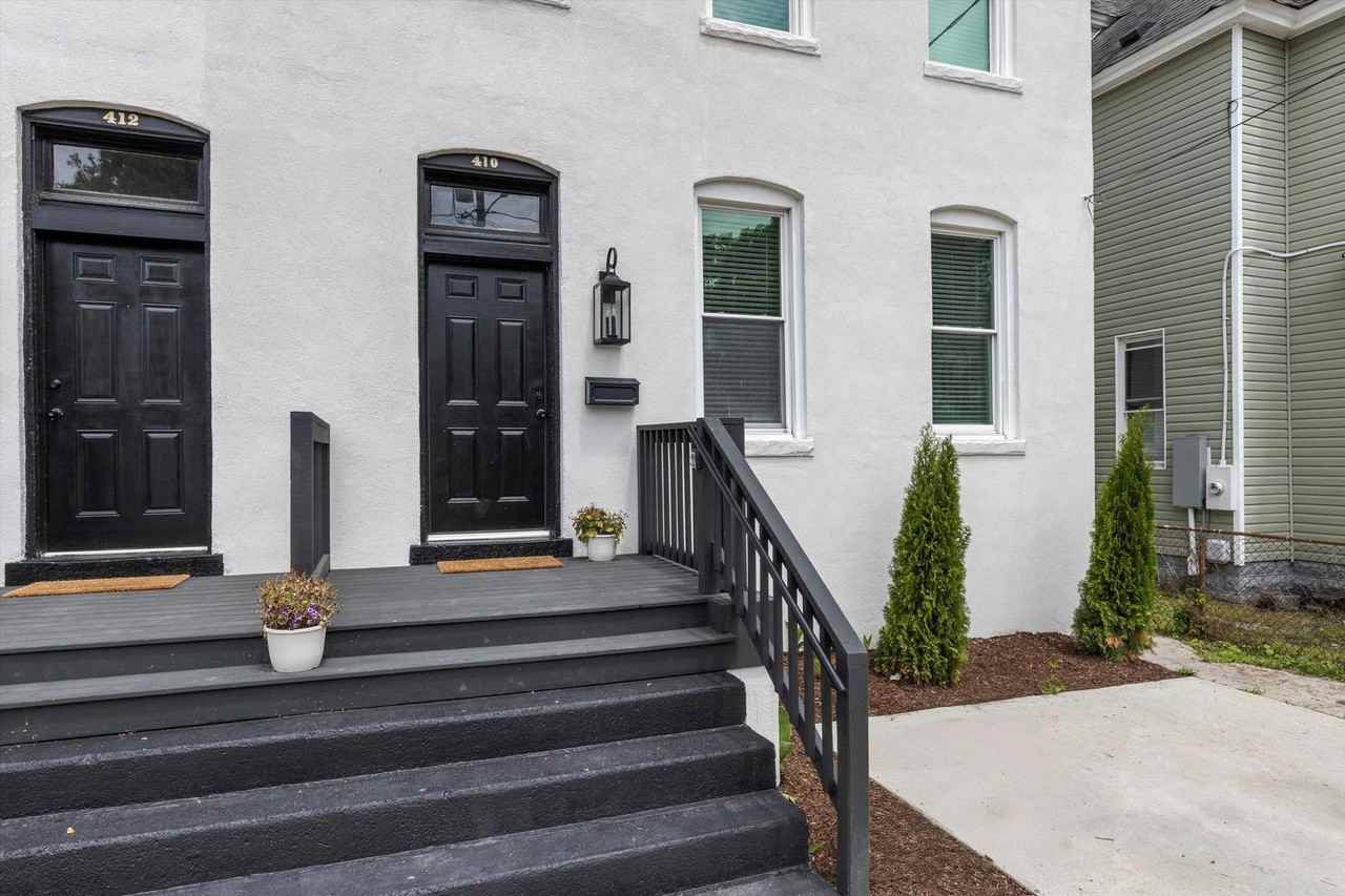 410 W 29th St - Photo 4 of 50