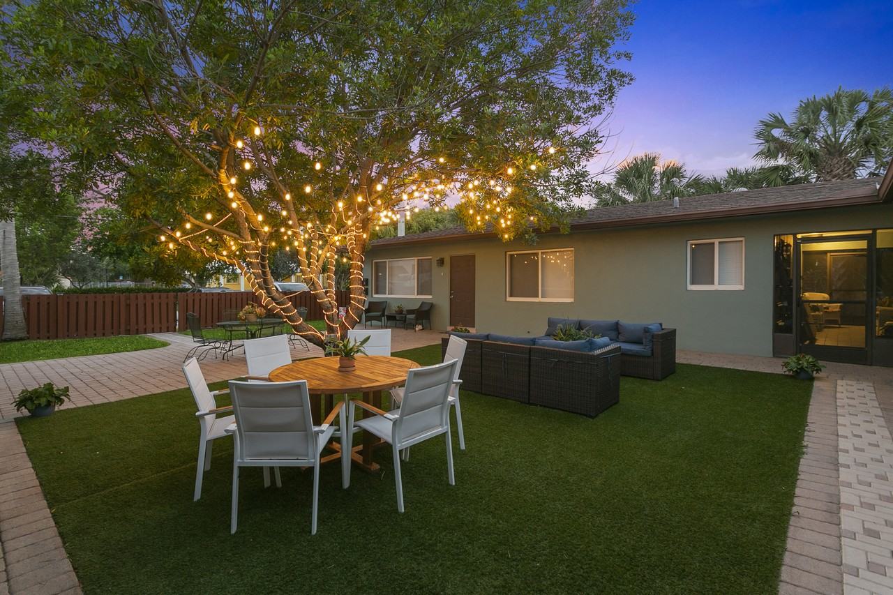 2223 Se 6th St #3 - Photo 3 of 21