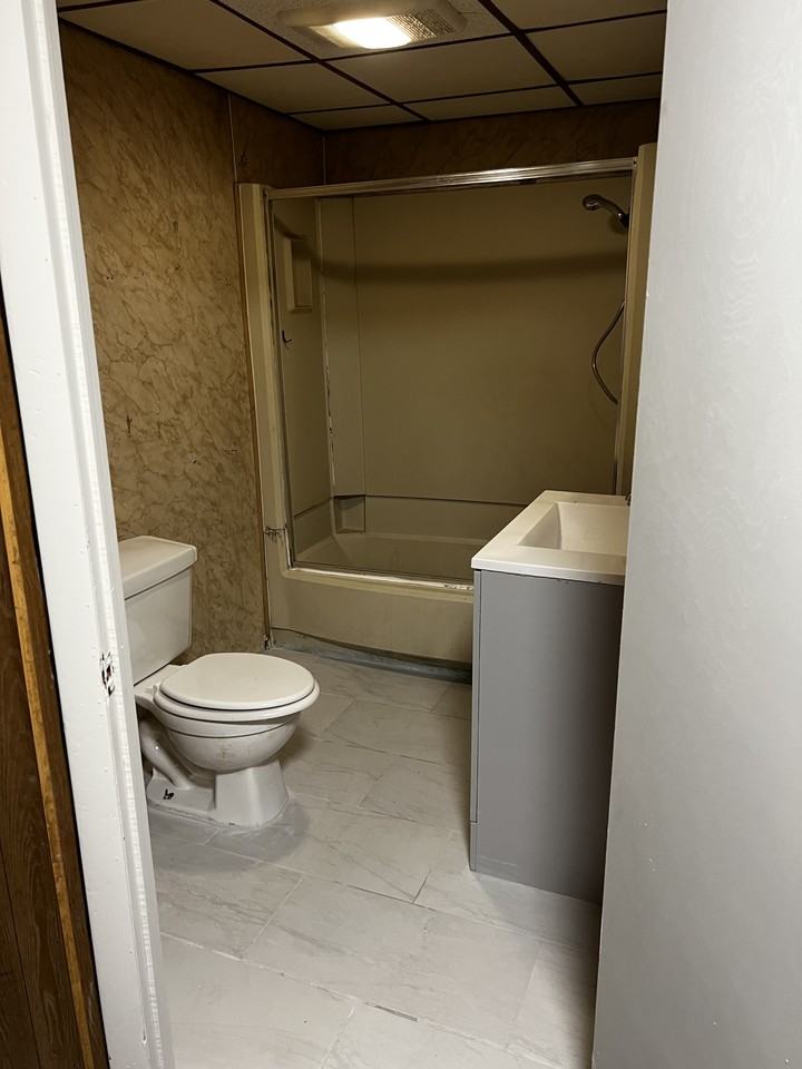 441443 W Spruce St #2-2ndFL - Photo 5 of 18