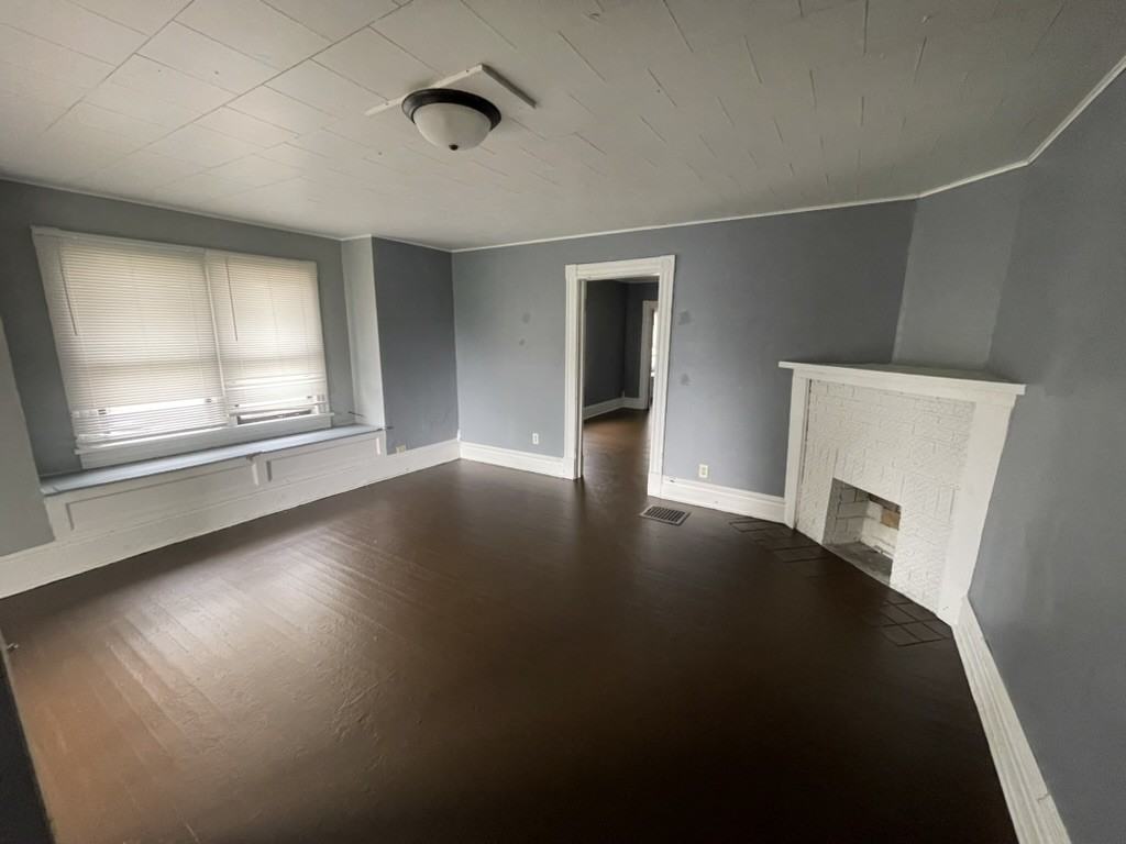 307 Kent Ave #309 - Photo 4 of 11