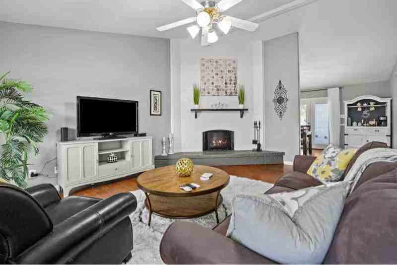 1310 Thoreau Ln - Photo 2 of 30