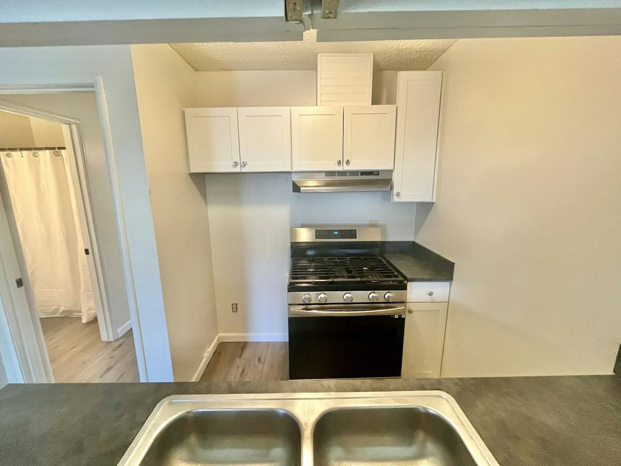 611 North Edison Street, Unit 4 - Photo 5 of 10