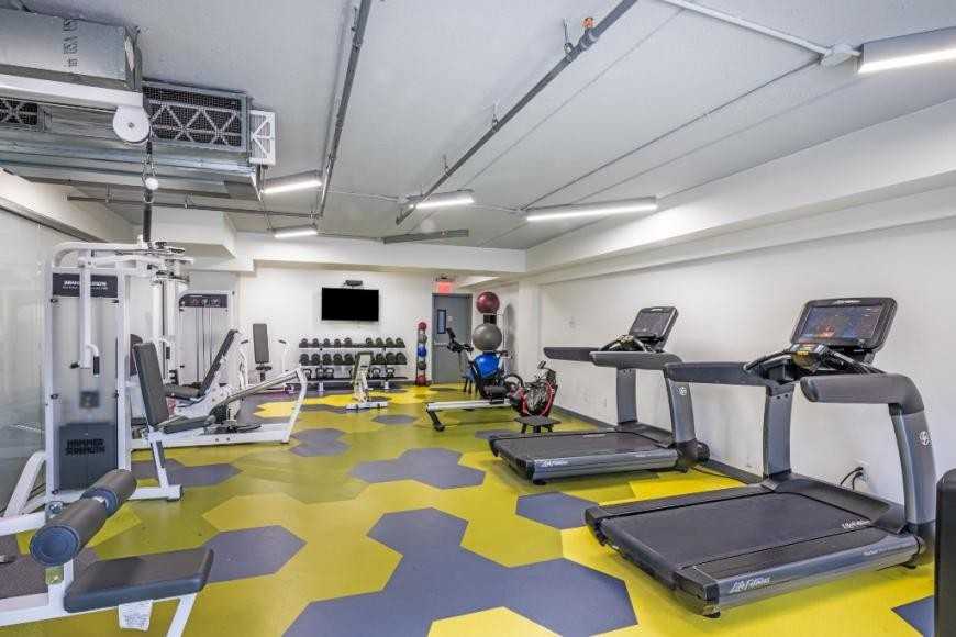 2406 Hoffman Street - Photo 5 of 10