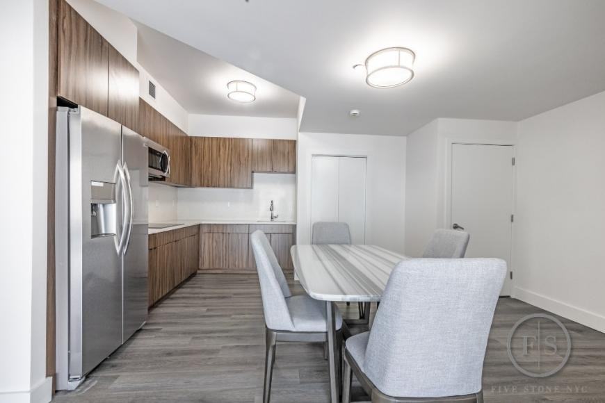 2406 Hoffman Street - Photo 7 of 10