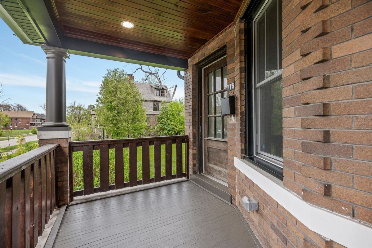 715 Gladstone St - Photo 6 of 15