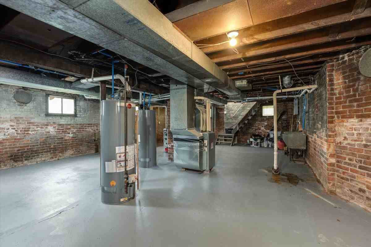 715 Gladstone St - Photo 7 of 15