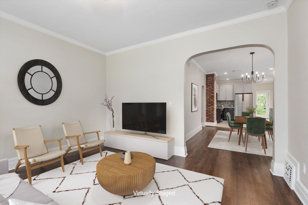 719 Gladstone St - Photo 3 of 14