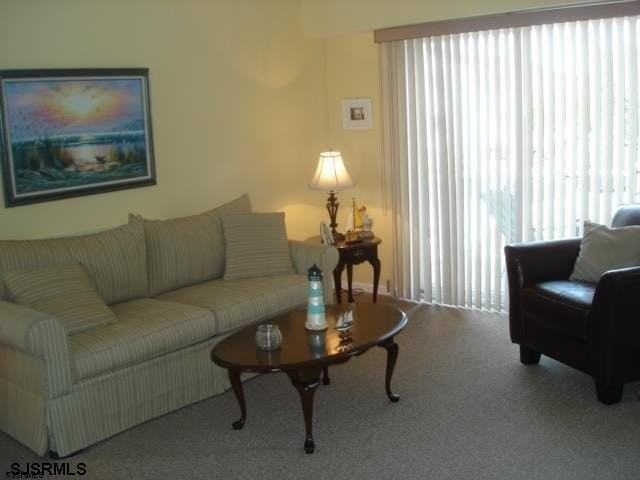 426 Canterbury Ct - Photo 4 of 15