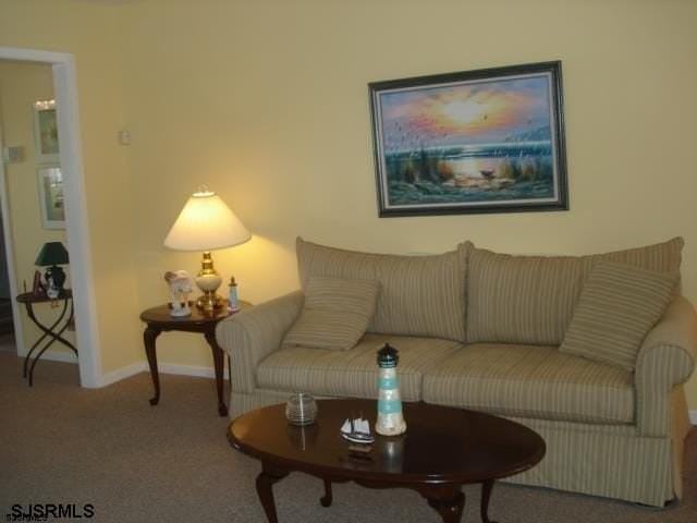 426 Canterbury Ct - Photo 5 of 15