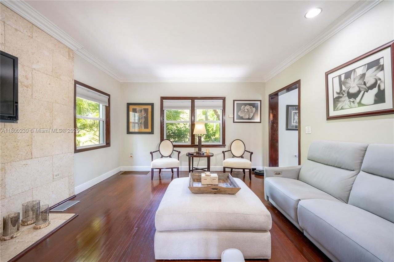 2855 Sw 17th Ave - Photo 2 of 50