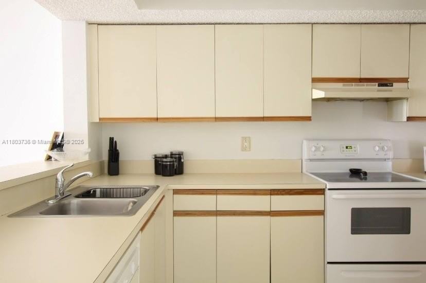 8316 Nw 24th St #8316 - Photo 7 of 17