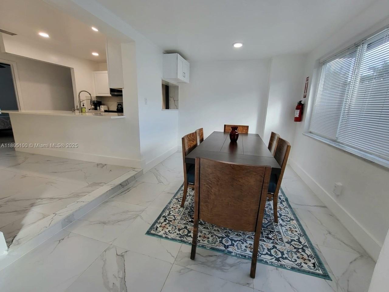 900 Sw 31st St - Photo 2 of 14