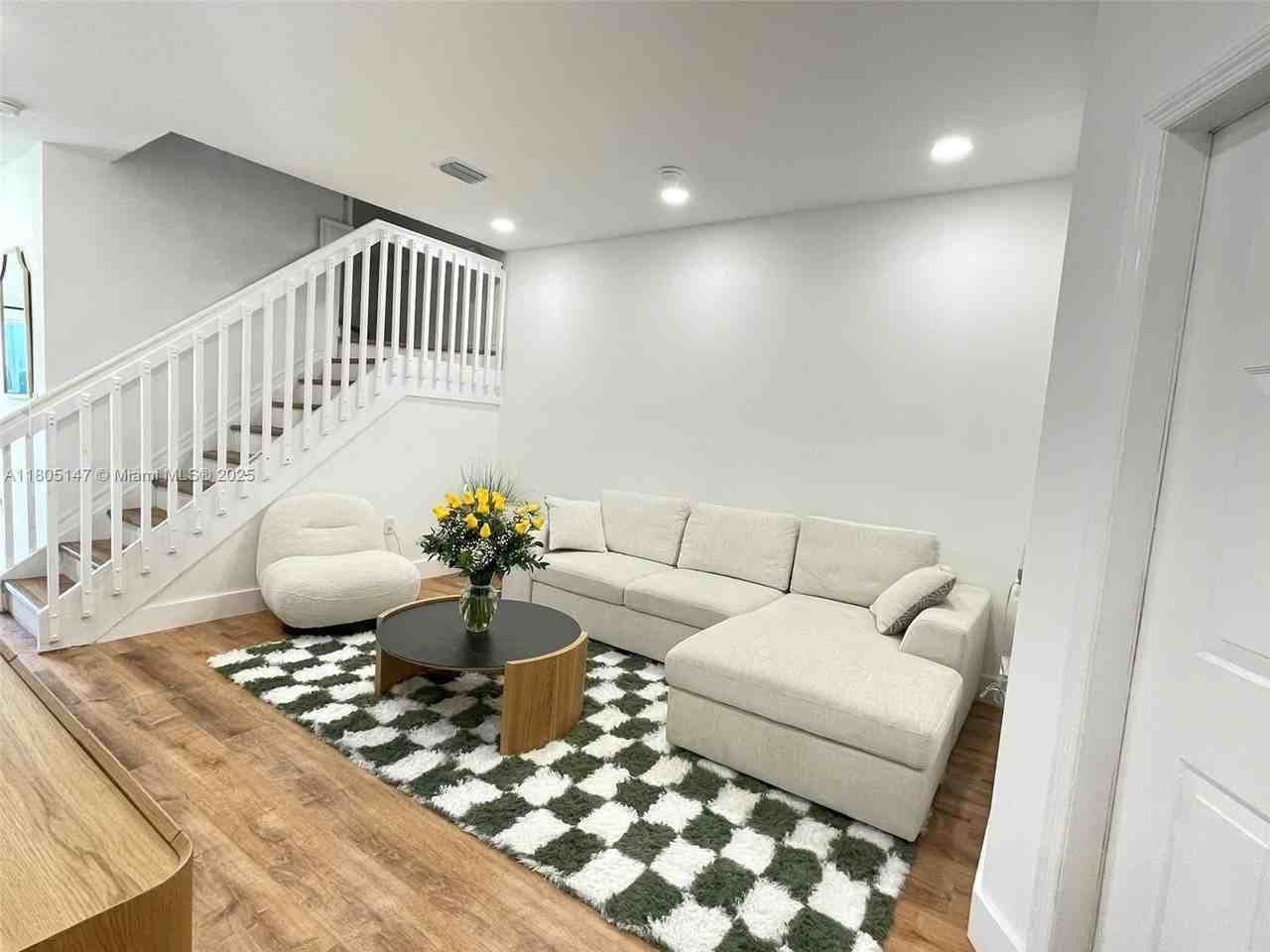 1636 Se 30th St #1636 - Photo 5 of 12