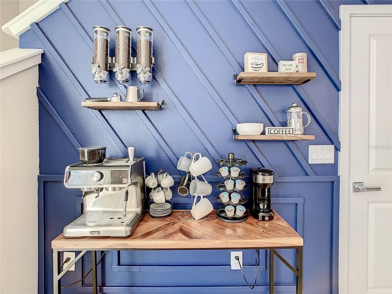 208 Villa Domani Cir - Photo 7 of 26