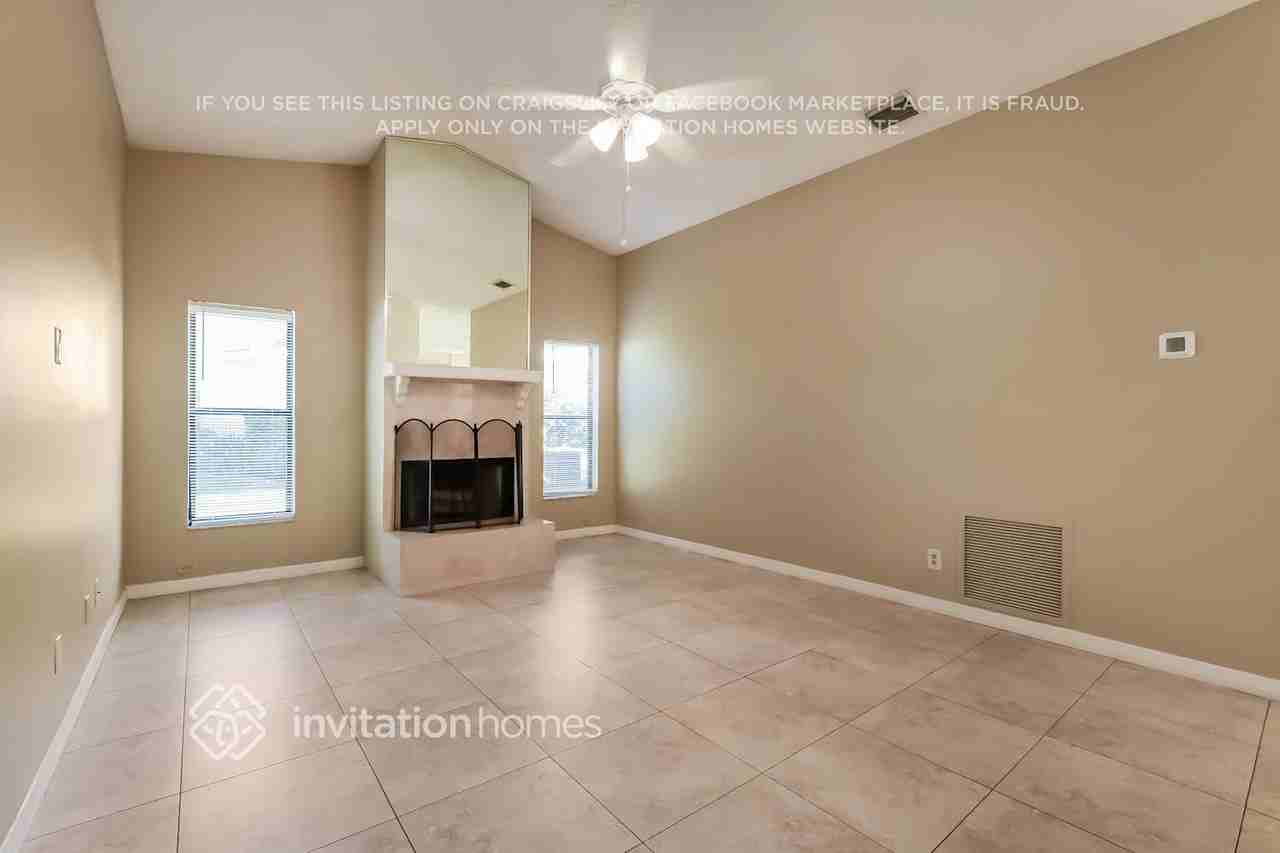 909 Shady Crest Ct - Photo 3 of 17