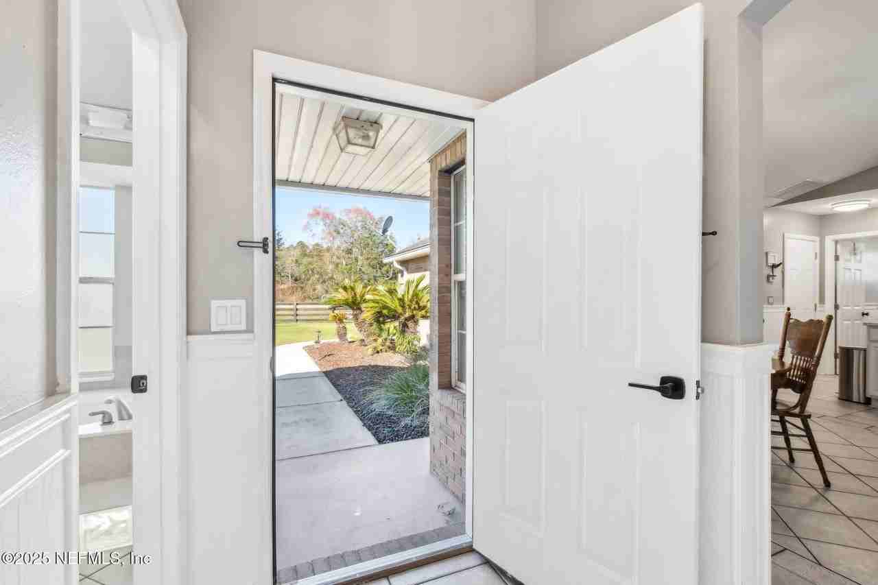 2683 Henley Rd - Photo 5 of 32