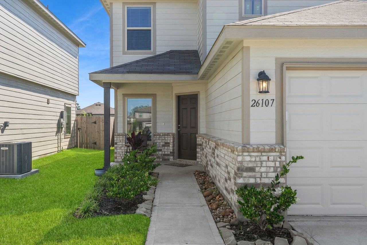 26107 Idleford Ln - Photo 2 of 32