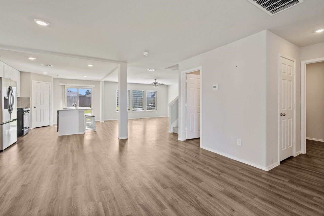 26107 Idleford Ln - Photo 3 of 32