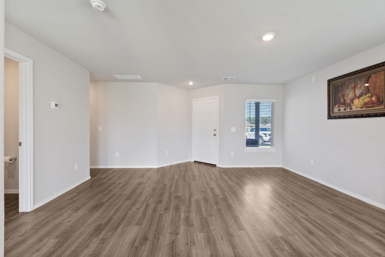 26107 Idleford Ln - Photo 4 of 32