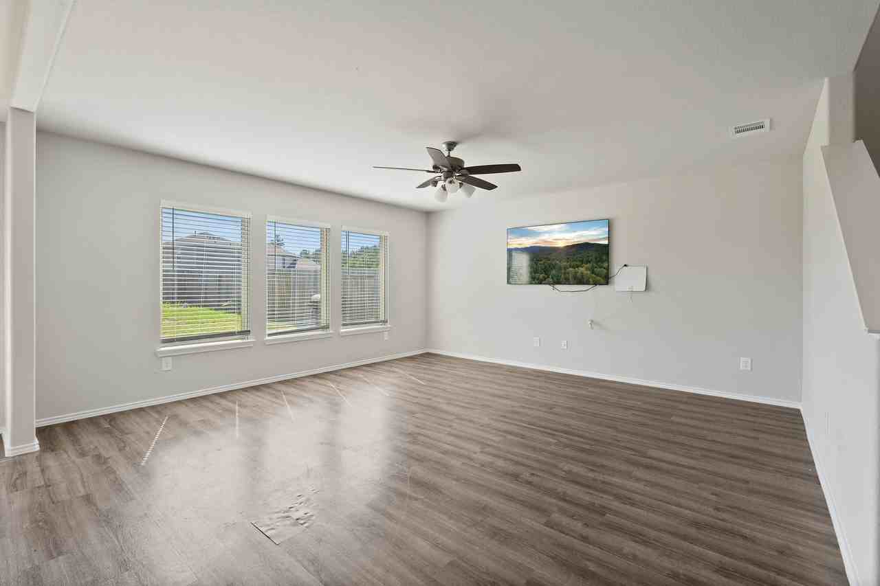 26107 Idleford Ln - Photo 5 of 32