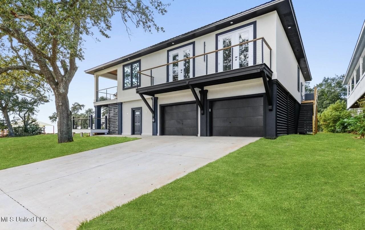 123 Acacia Ave - Photo 2 of 10