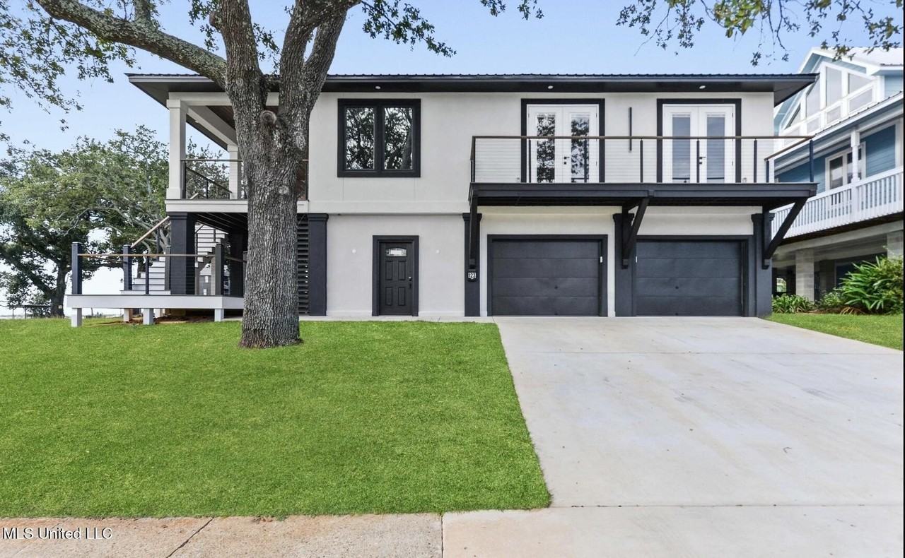 123 Acacia Ave - Photo 3 of 10