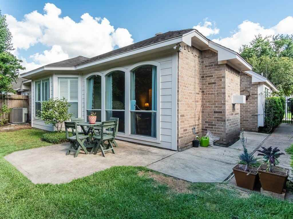 7034 Lawler Rdg - Photo 3 of 21