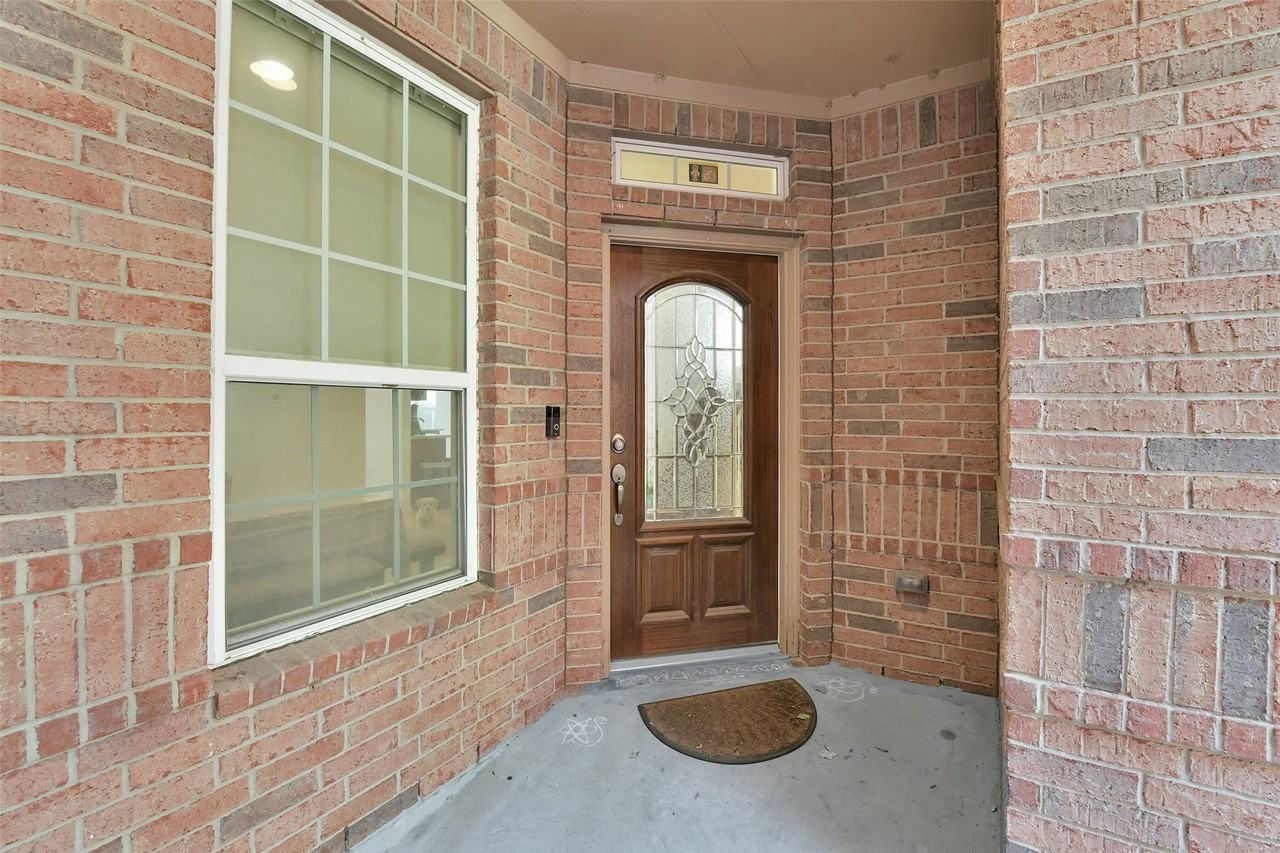 1130 Glenwood Canyon Ln - Photo 2 of 16